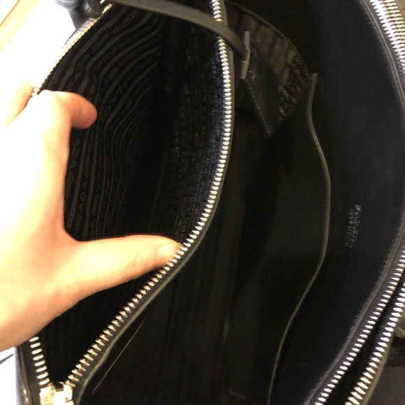 ( 💄SOLD 💄) !! Prada ! Black office bag . - Picture 5 of 8